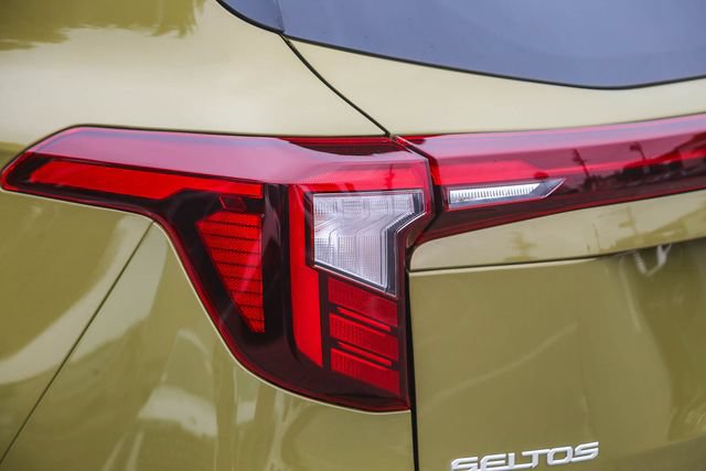 Certified 2024 Kia Seltos SX w/ SX Sunroof Package AWD/4WD image 11