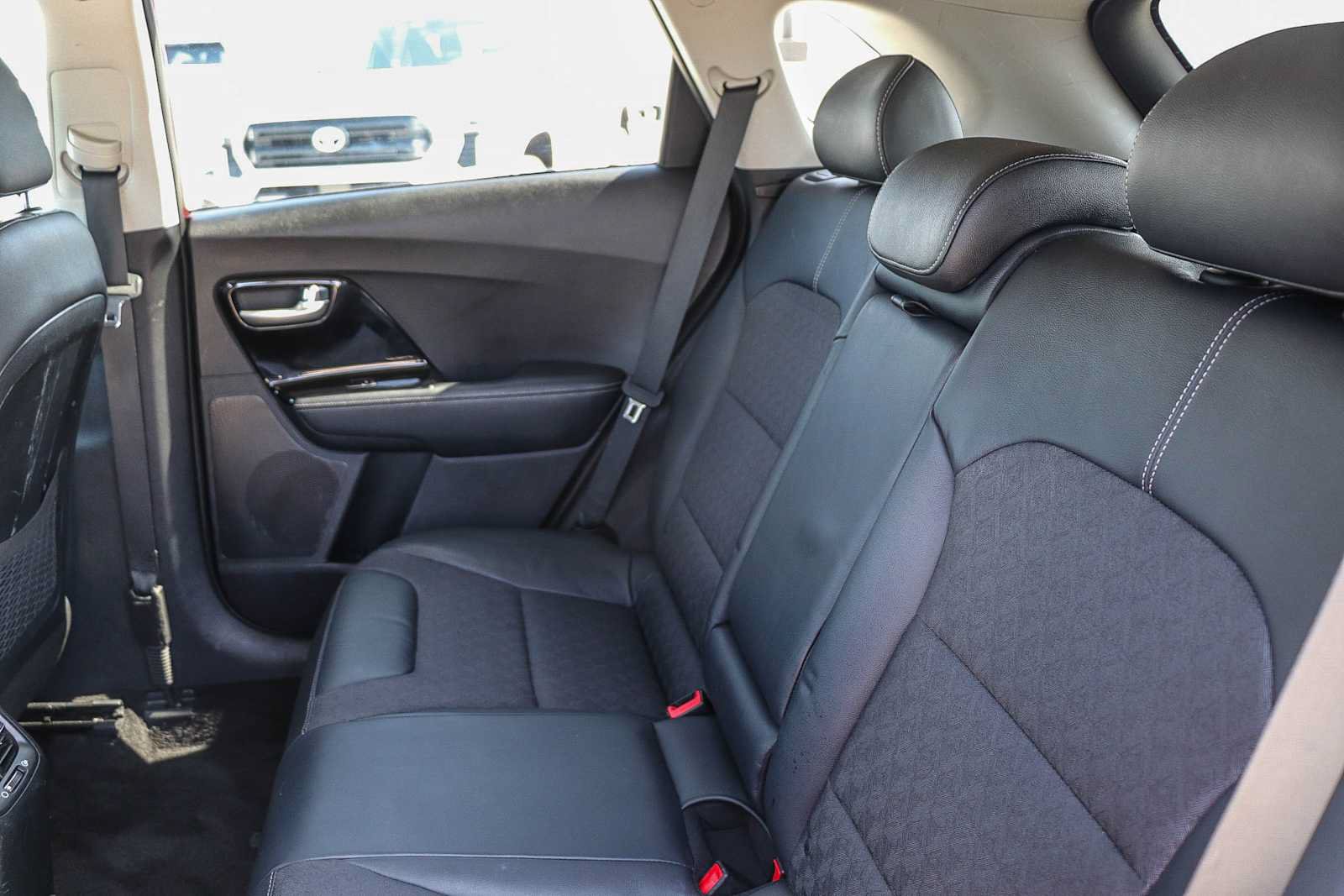 Used 2020 Kia Niro EX FWD image 19