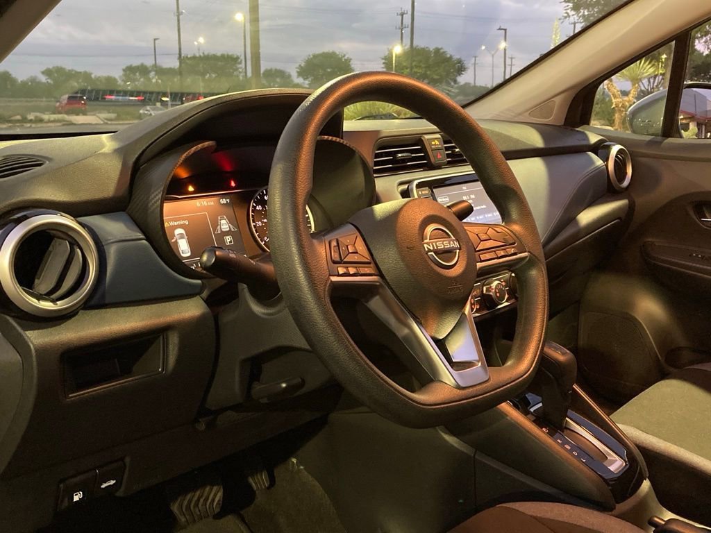 Used 2025 Nissan Versa SV image 8