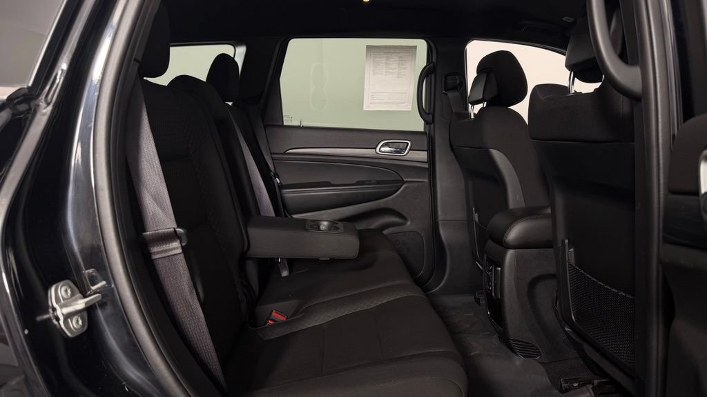 Used 2021 Jeep Grand Cherokee Laredo AWD/4WD image 30