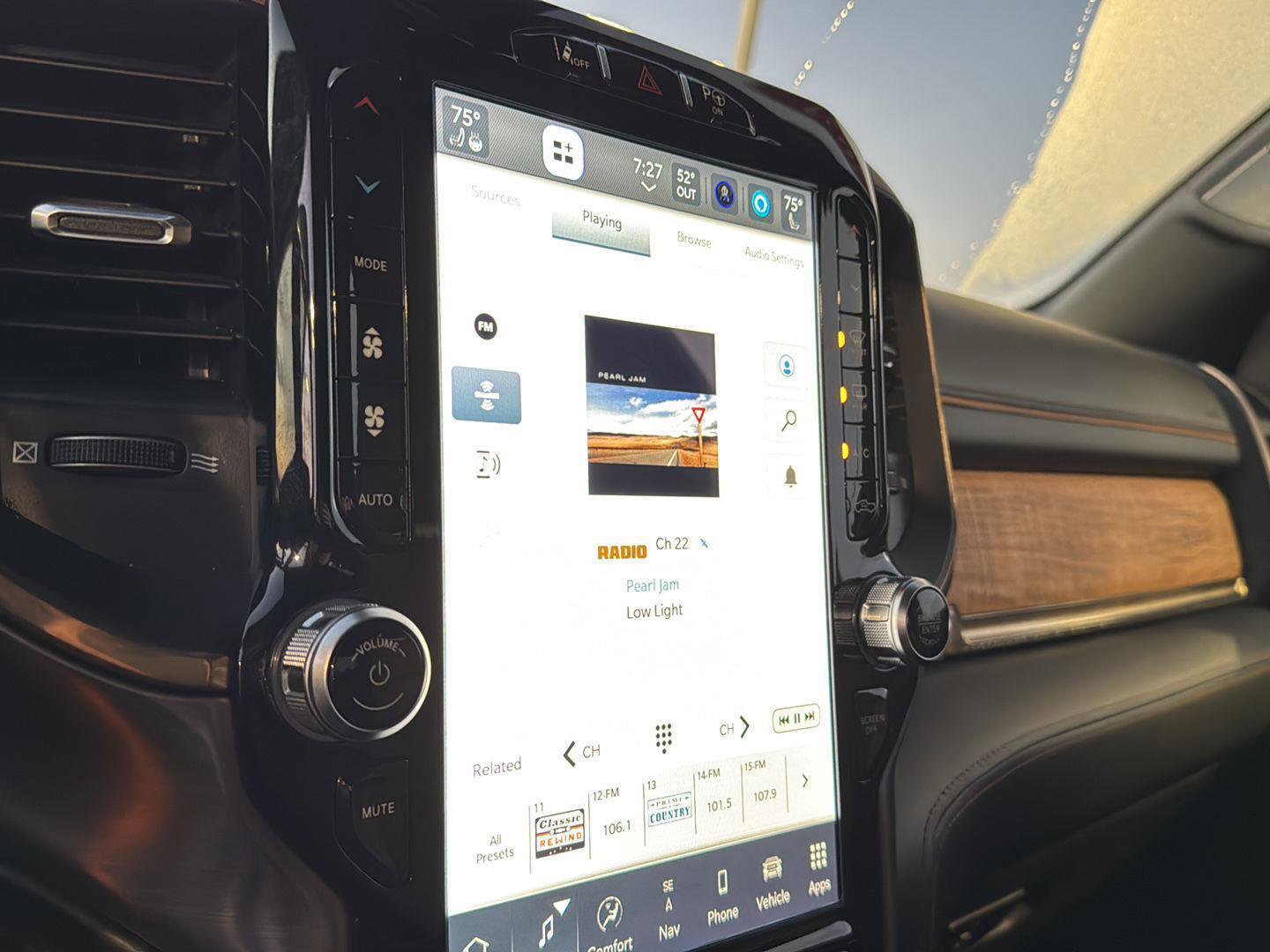 Used 2022 RAM 1500 Limited image 22