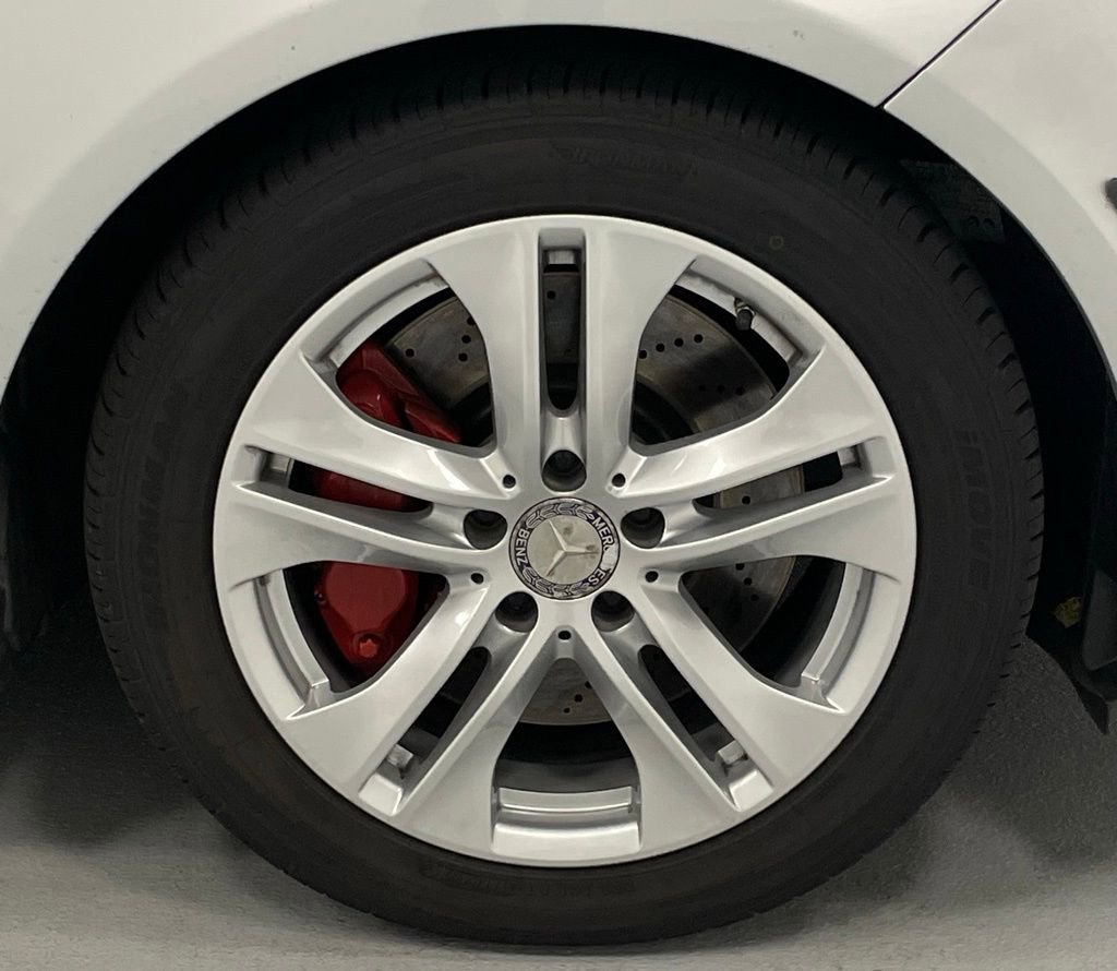 Used 2010 Mercedes-Benz E 550 4MATIC Sedan w/ Premium 2 Pkg image 9