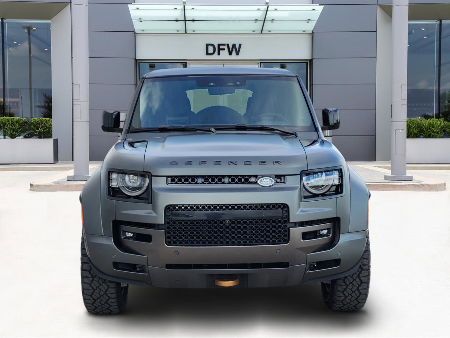 Certified 2025 Land Rover Defender 110 image 2