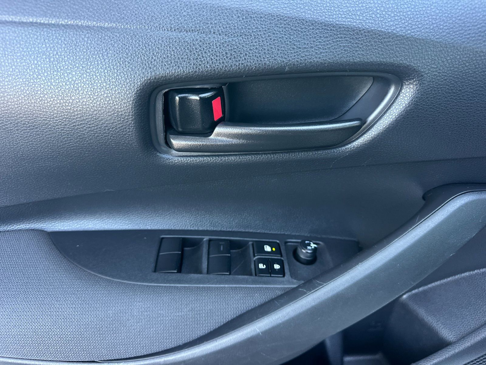 Used 2025 Toyota Corolla LE FWD image 10