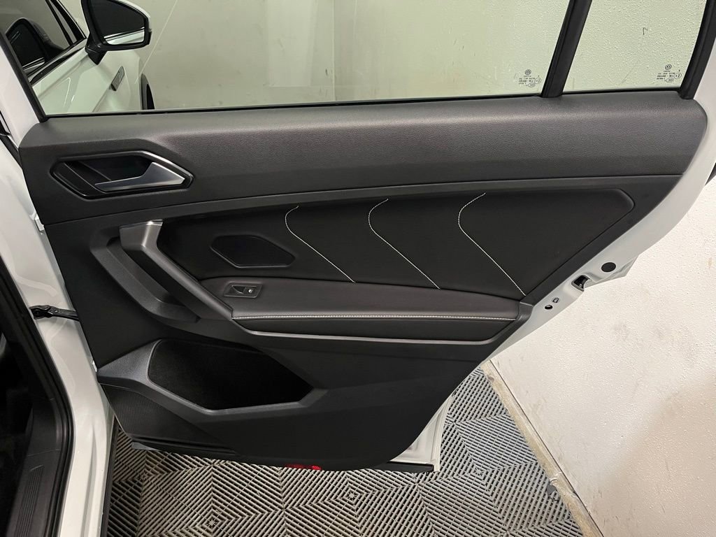 Used 2023 Volkswagen Tiguan SEL R-Line image 24