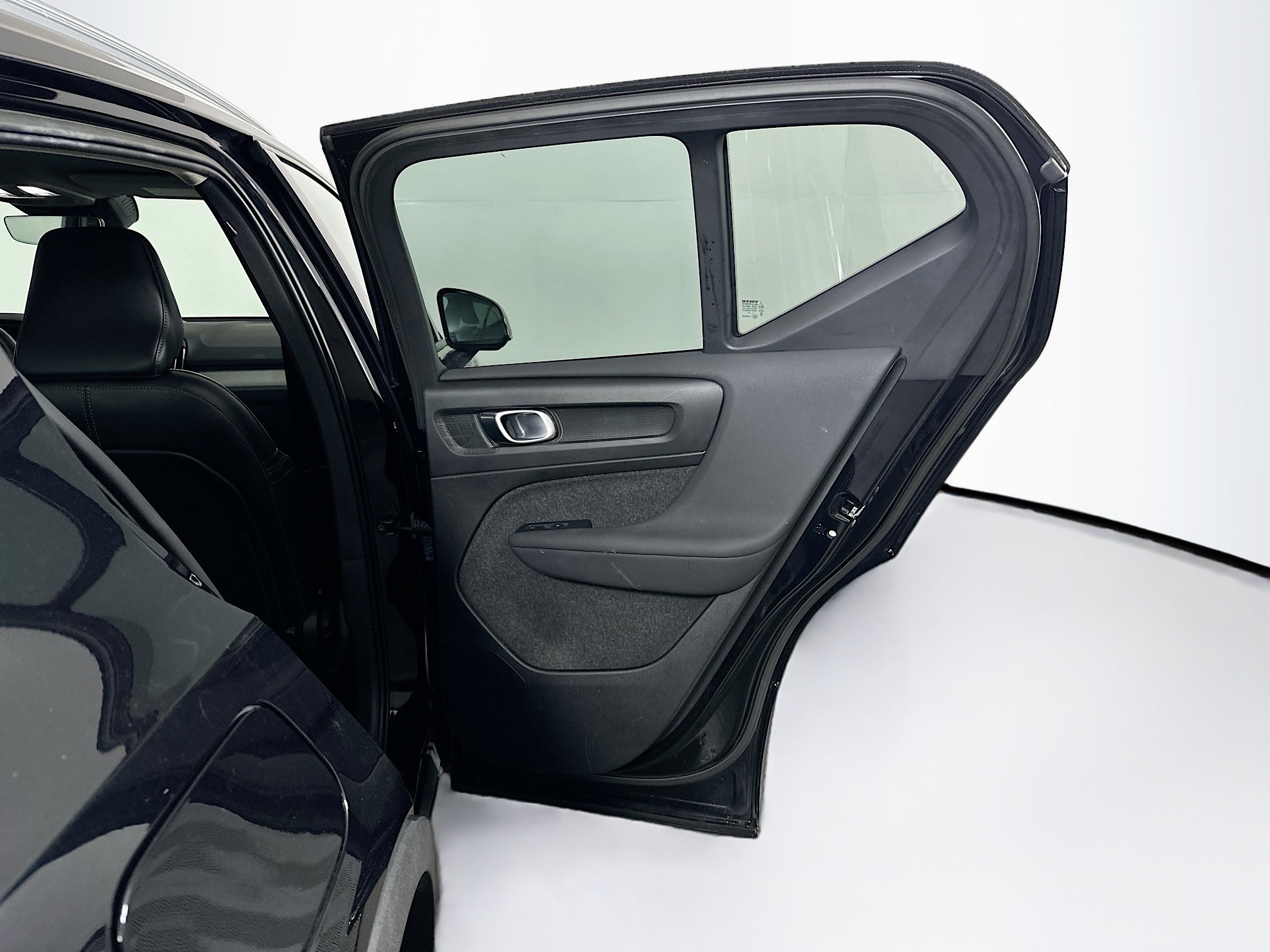 Used 2023 Volvo XC40 B5 Core w/ Protection Package Premier image 30