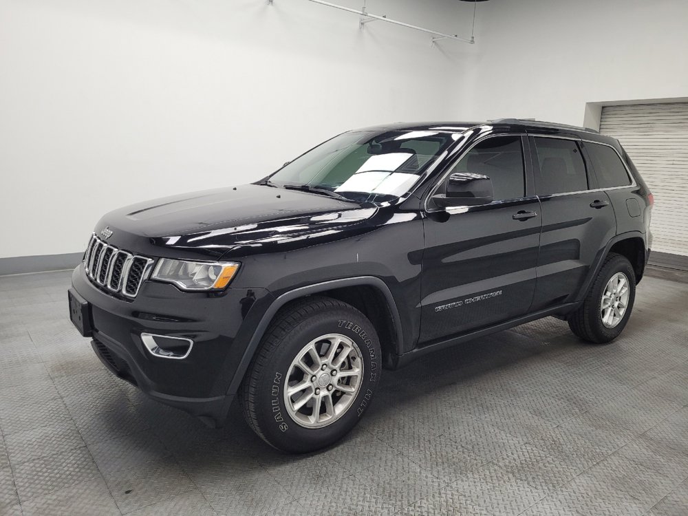 Used 2019 Jeep Grand Cherokee Laredo image 2