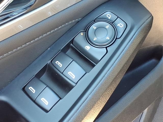 Used 2023 Chevrolet Traverse LT FWD image 17