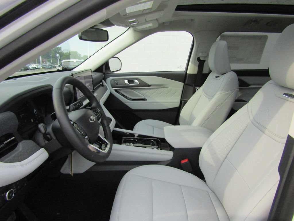 New 2026 Ford Explorer Platinum w/ LUX Leather Package AWD/4WD image 11