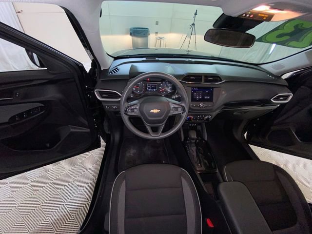 Used 2023 Chevrolet TrailBlazer LS AWD/4WD image 34