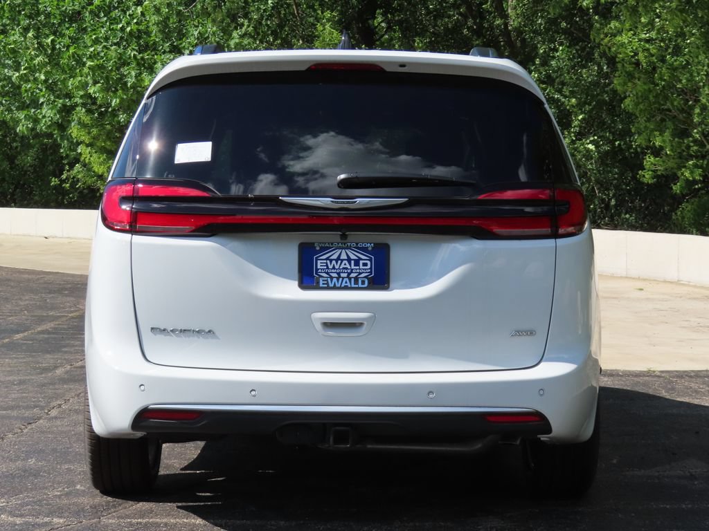 New 2026 Chrysler Pacifica Pinnacle w/ Trailer Tow Group AWD/4WD image 20