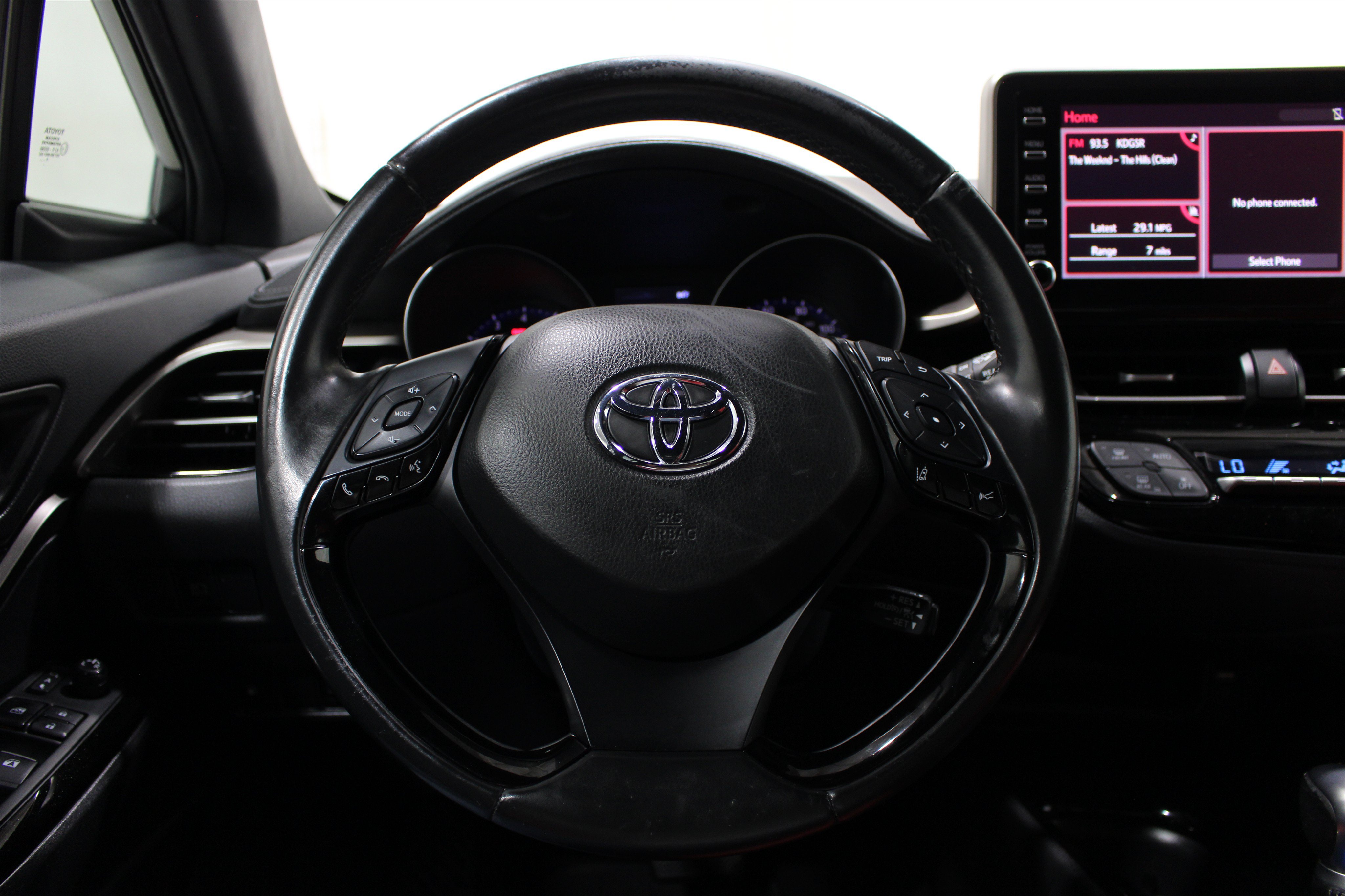 Used 2019 Toyota C-HR XLE FWD image 10