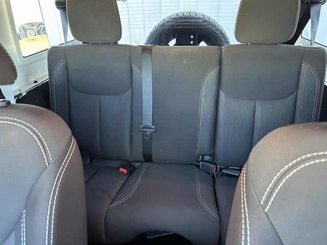 Used 2015 Jeep Wrangler Unlimited Sahara w/ Connectivity Group image 24