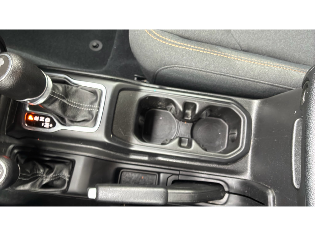Used 2024 Jeep Wrangler Unlimited AWD/4WD image 18