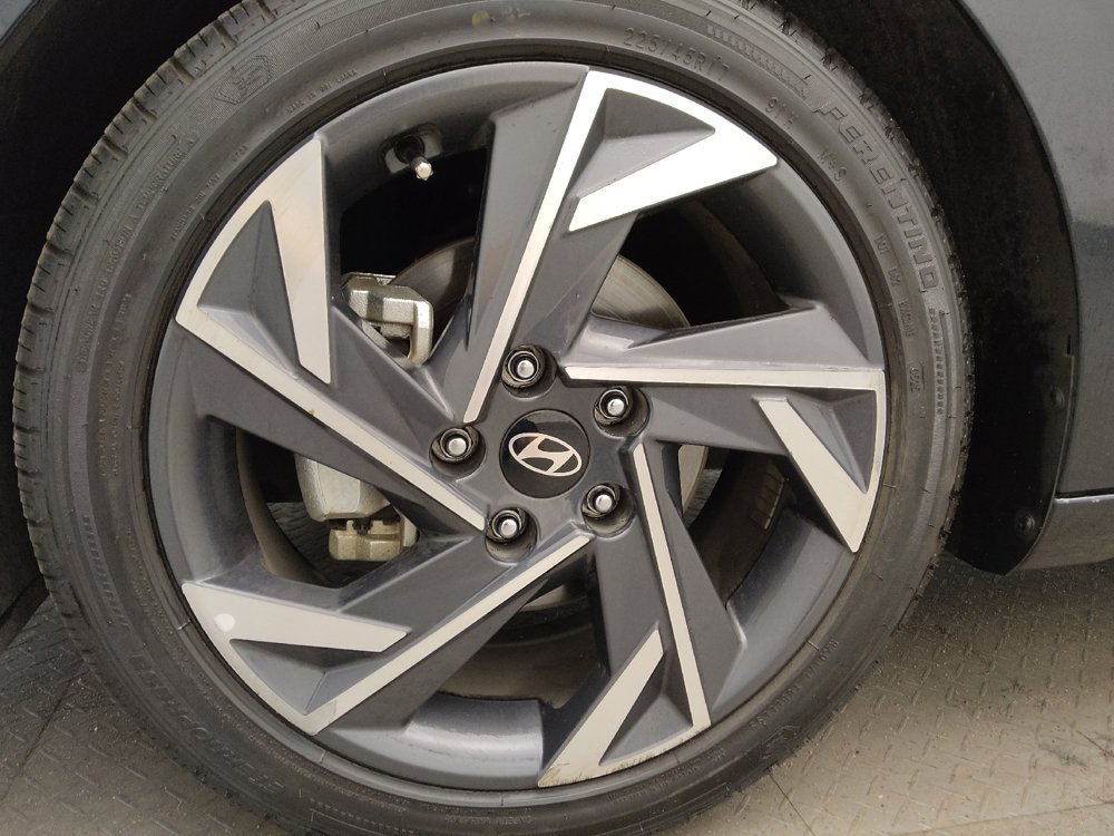 Used 2025 Hyundai Elantra Sport FWD image 31