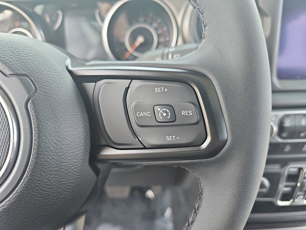 Used 2023 Jeep Gladiator Sport AWD/4WD image 17