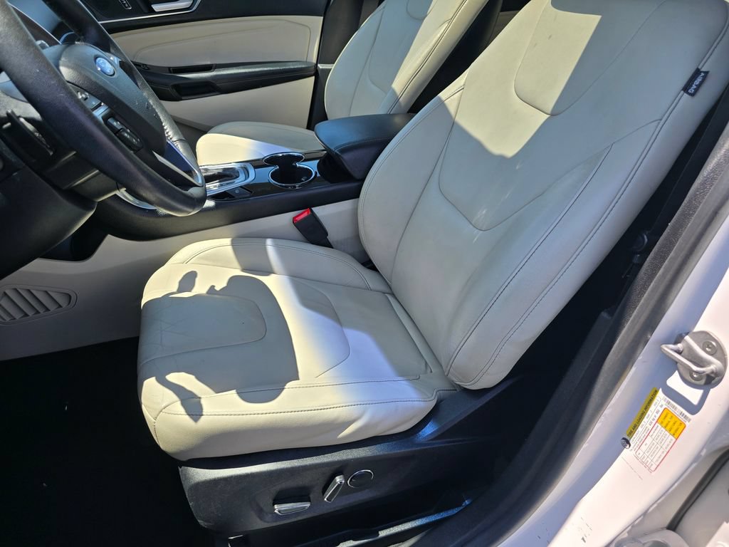 Used 2016 Ford Edge Titanium w/ Technology Package AWD/4WD image 18
