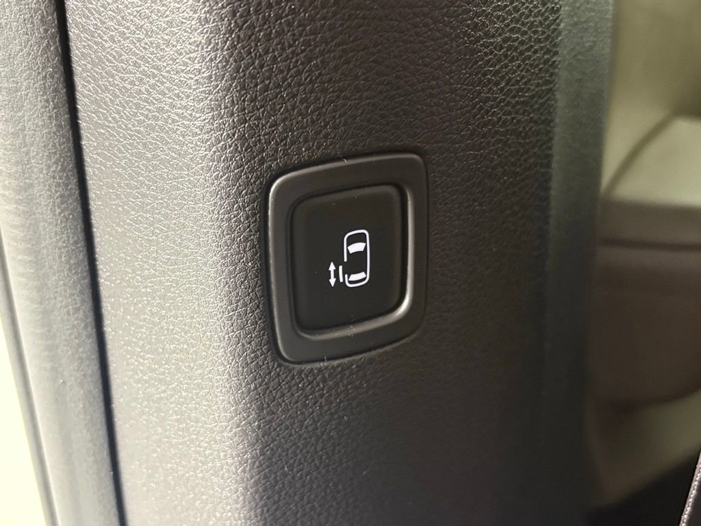Used 2025 Kia Carnival image 37