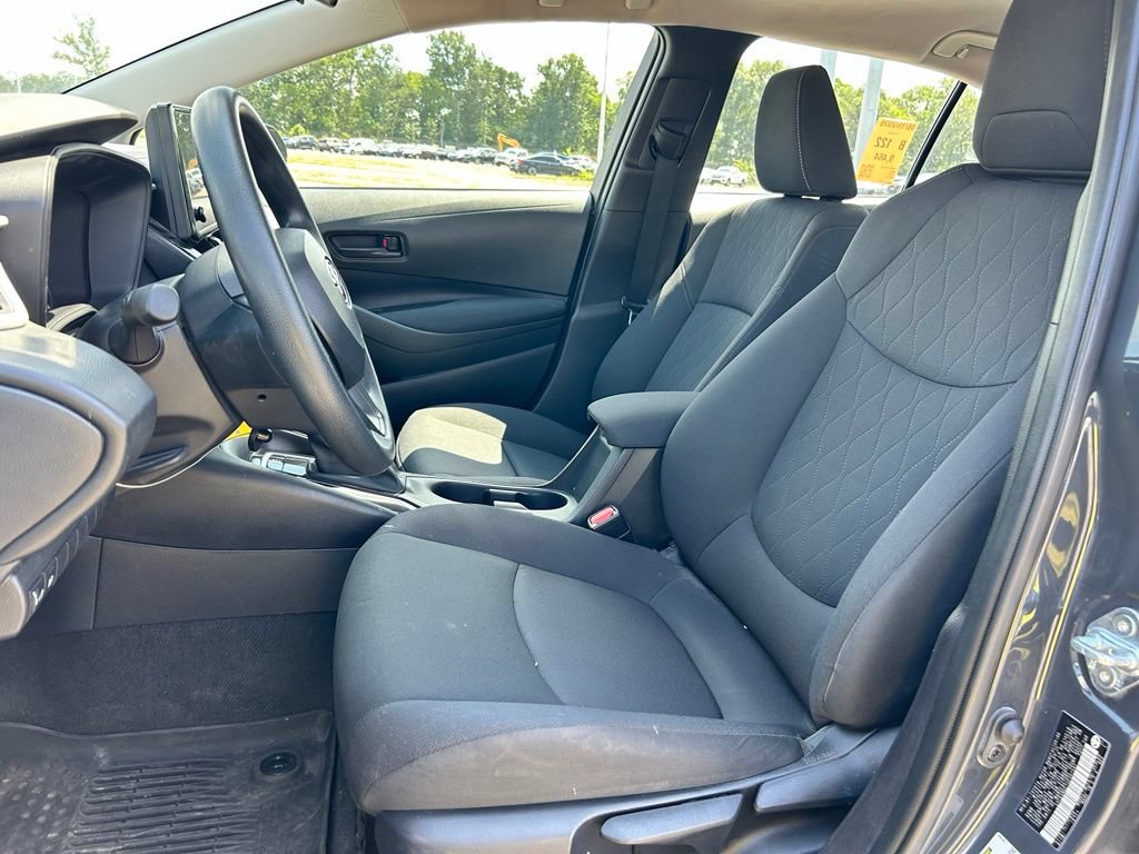 Used 2025 Toyota Corolla LE FWD image 12