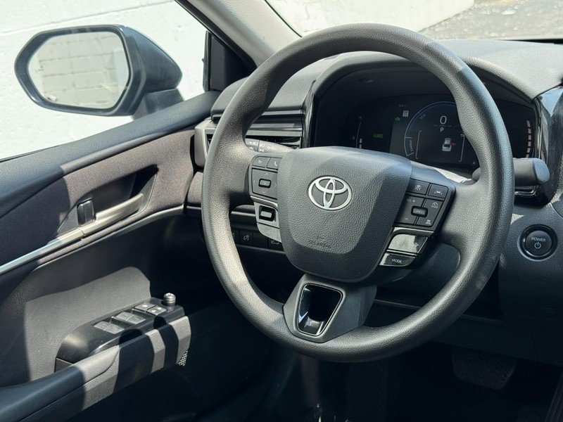Certified 2025 Toyota Camry Hybrid image 12
