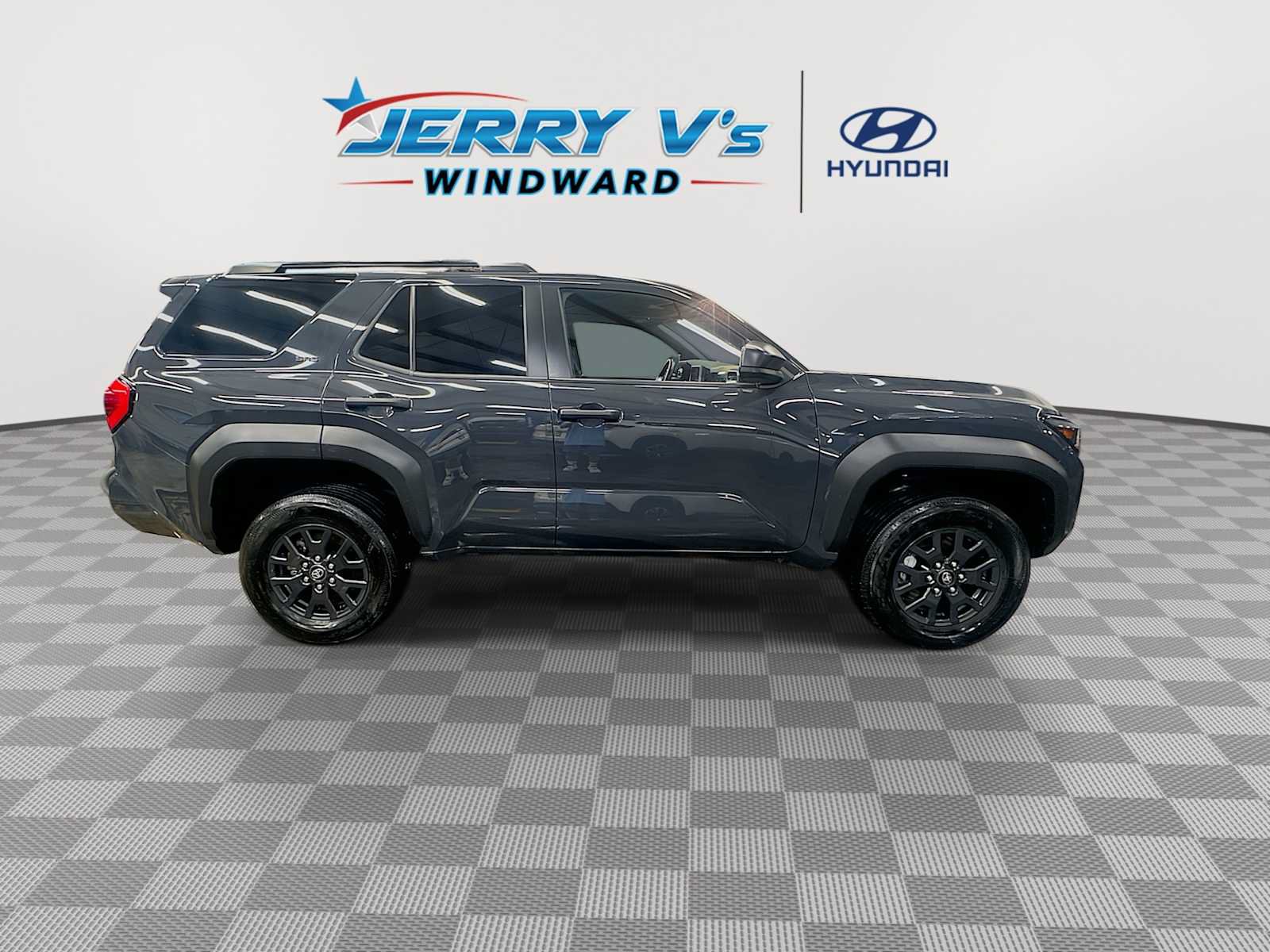 Used 2025 Toyota 4Runner SR5 AWD/4WD image 9