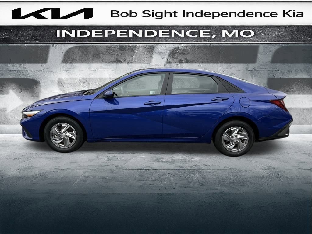 Used 2024 Hyundai Elantra SE image 5