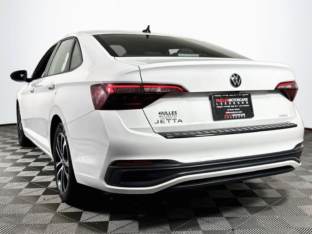 Used 2024 Volkswagen Jetta Sport FWD image 5