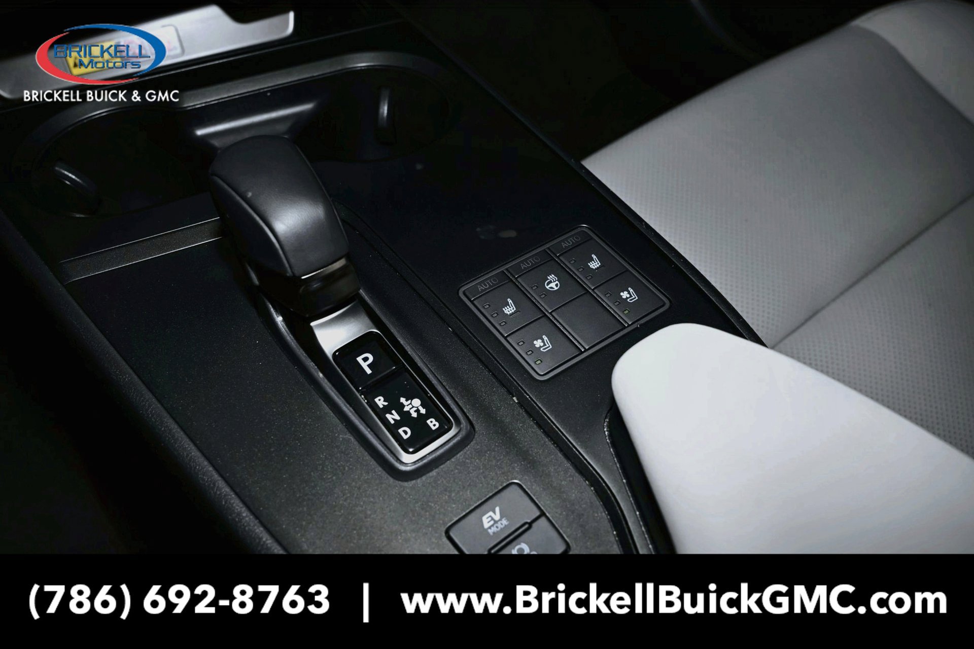 Used 2025 Lexus UX 300h FWD w/ Accessory Package (Z1) image 29