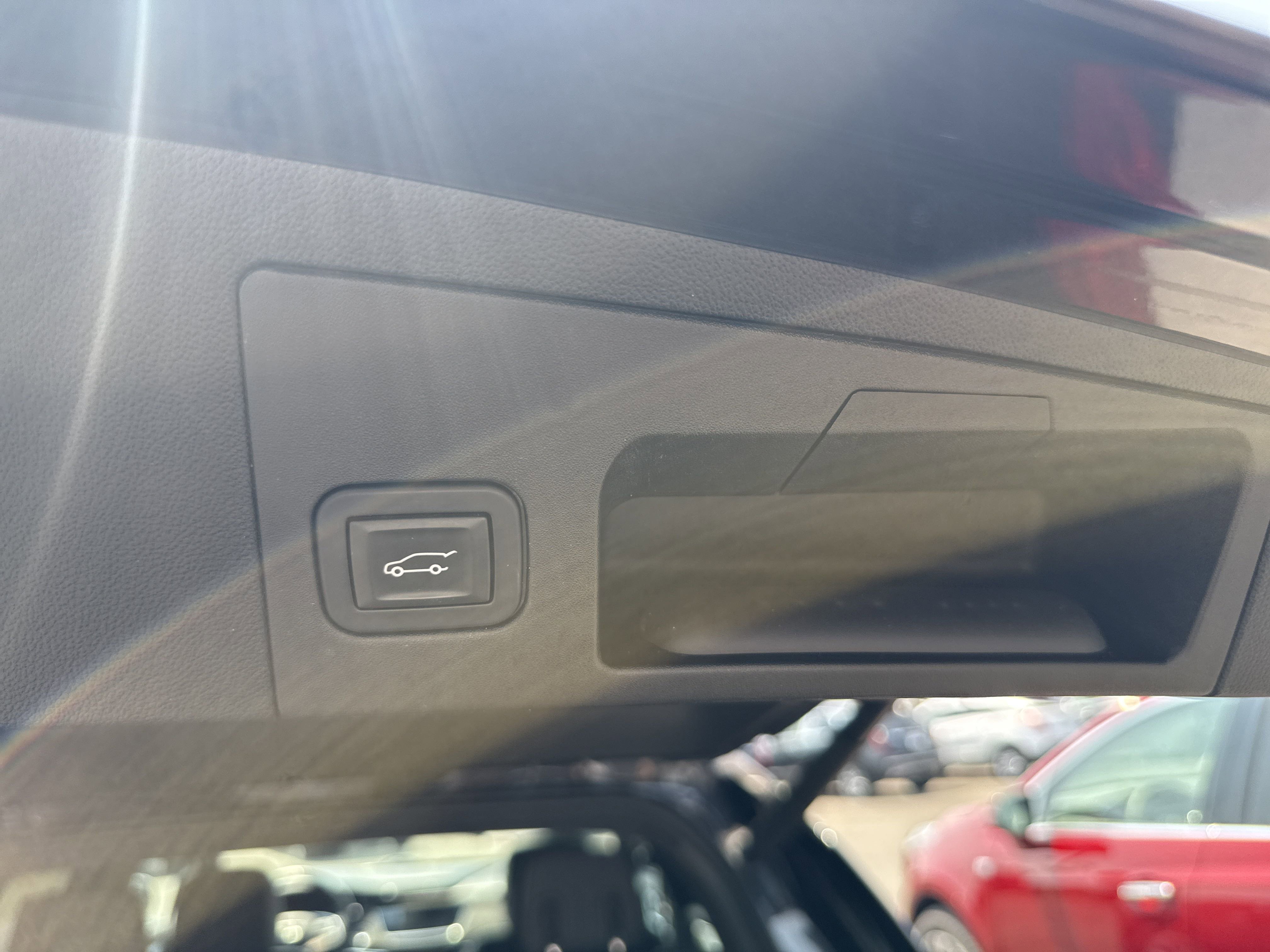 Used 2017 Cadillac XT5 Platinum w/ Driver Assist Package image 31