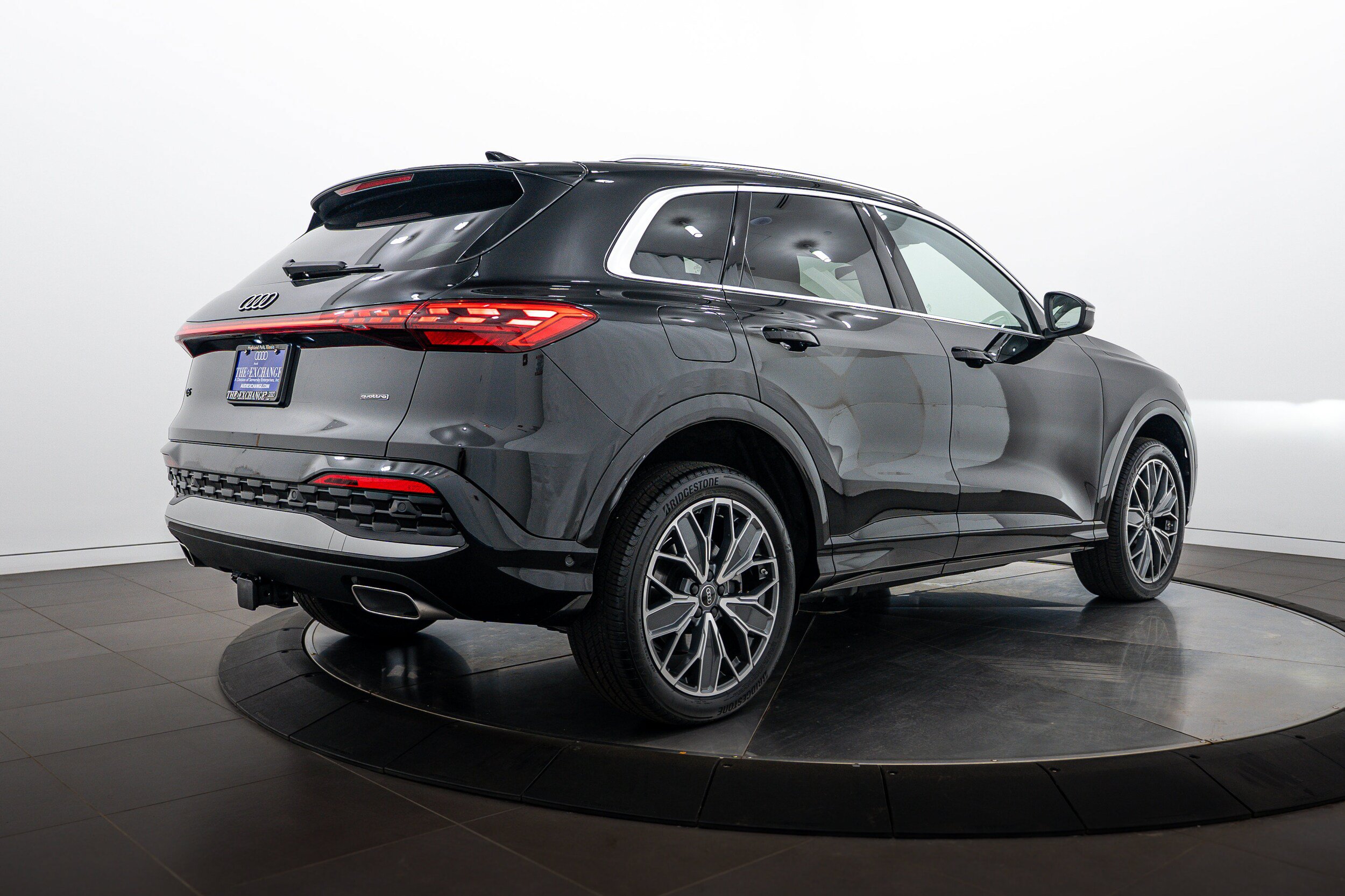 Used 2025 Audi Q5 Premium Plus w/ Premium Plus AWD/4WD image 4