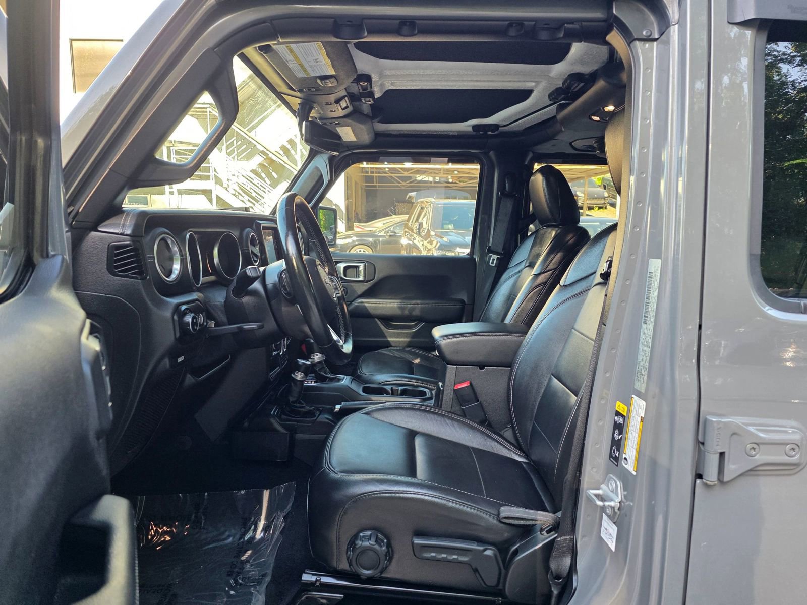 Used 2020 Jeep Gladiator Overland AWD/4WD image 11