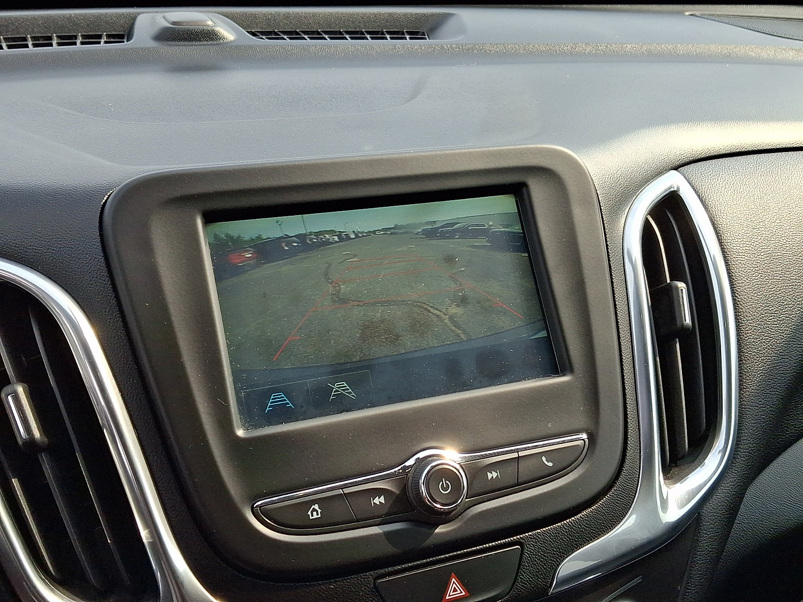 Certified 2018 Chevrolet Equinox LT FWD image 17