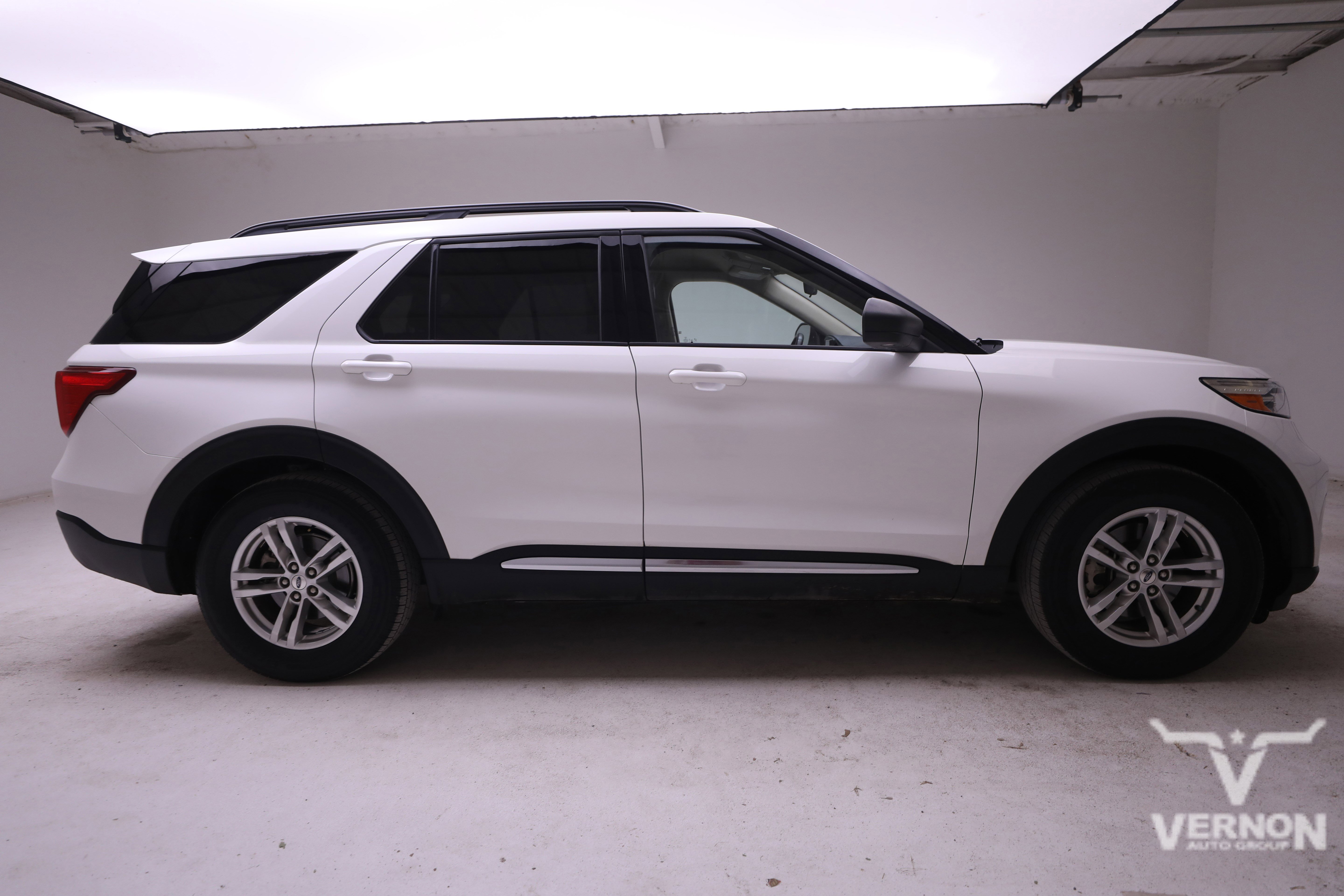 Used 2020 Ford Explorer XLT w/ Equipment Group 202A image 6