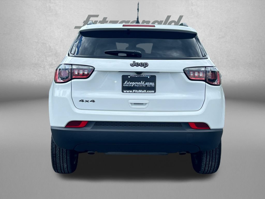 Used 2025 Jeep Compass Latitude w/ Convenience Group AWD/4WD image 7