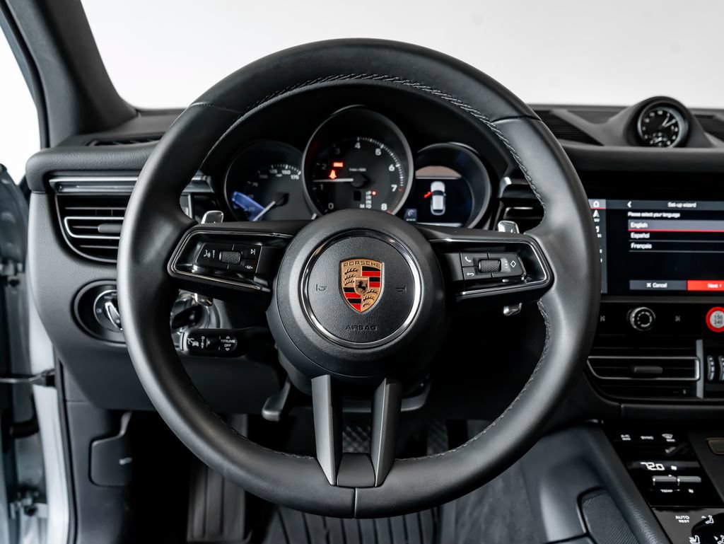 Certified 2026 Porsche Macan AWD/4WD image 17
