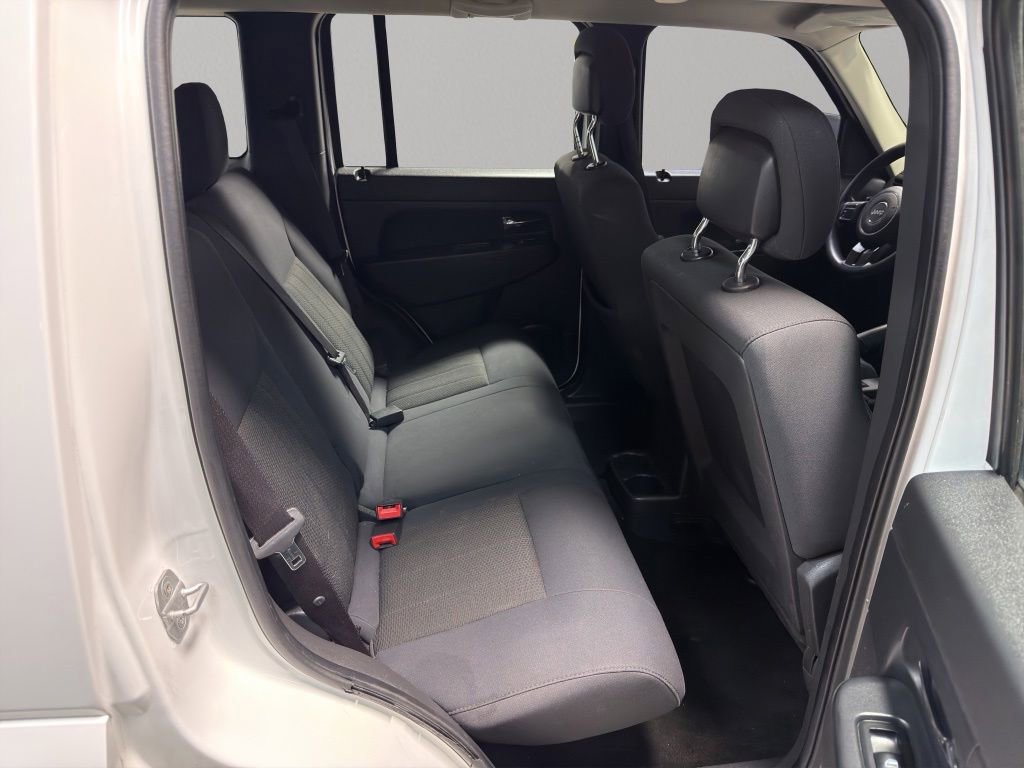 Used 2012 Jeep Liberty Sport RWD image 17