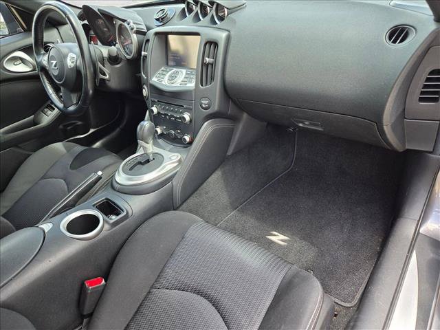 Used 2016 Nissan 370Z Coupe RWD image 18