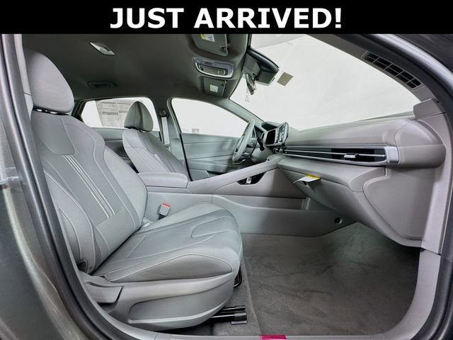 Used 2025 Hyundai Elantra Sport FWD image 40
