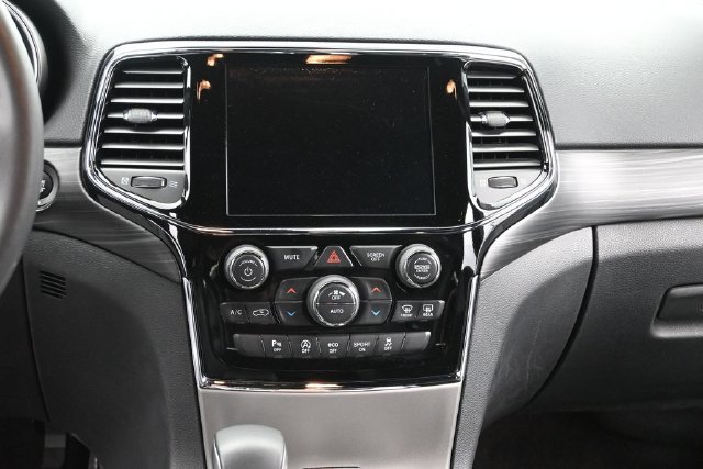 Used 2019 Jeep Grand Cherokee Altitude AWD/4WD image 28