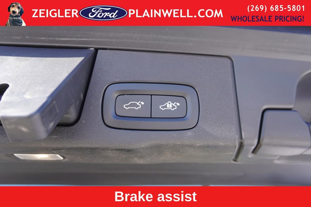 Used 2023 Volvo XC60 T8 Plus w/ Protection Package Premier image 11