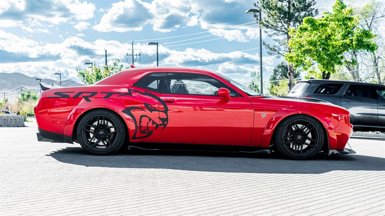 Used 2018 Dodge Challenger SRT Hellcat RWD image 5