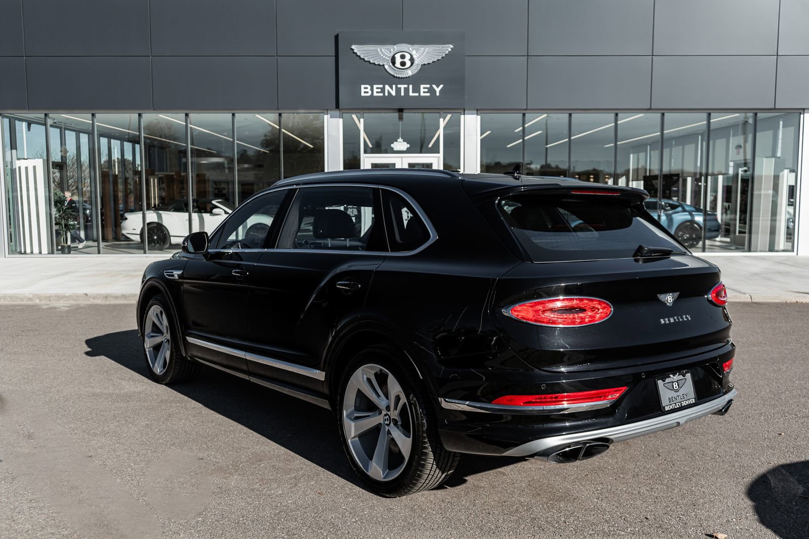 Used 2023 Bentley Bentayga Extended Wheelbase image 3