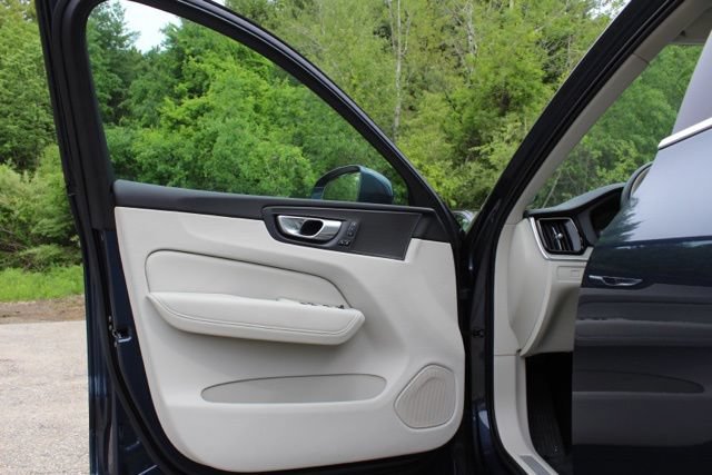 Certified 2023 Volvo XC60 B5 Plus w/ Climate Package AWD/4WD image 23