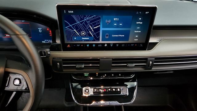 Used 2023 Lincoln Corsair AWD w/ Equipment Group 101A image 16