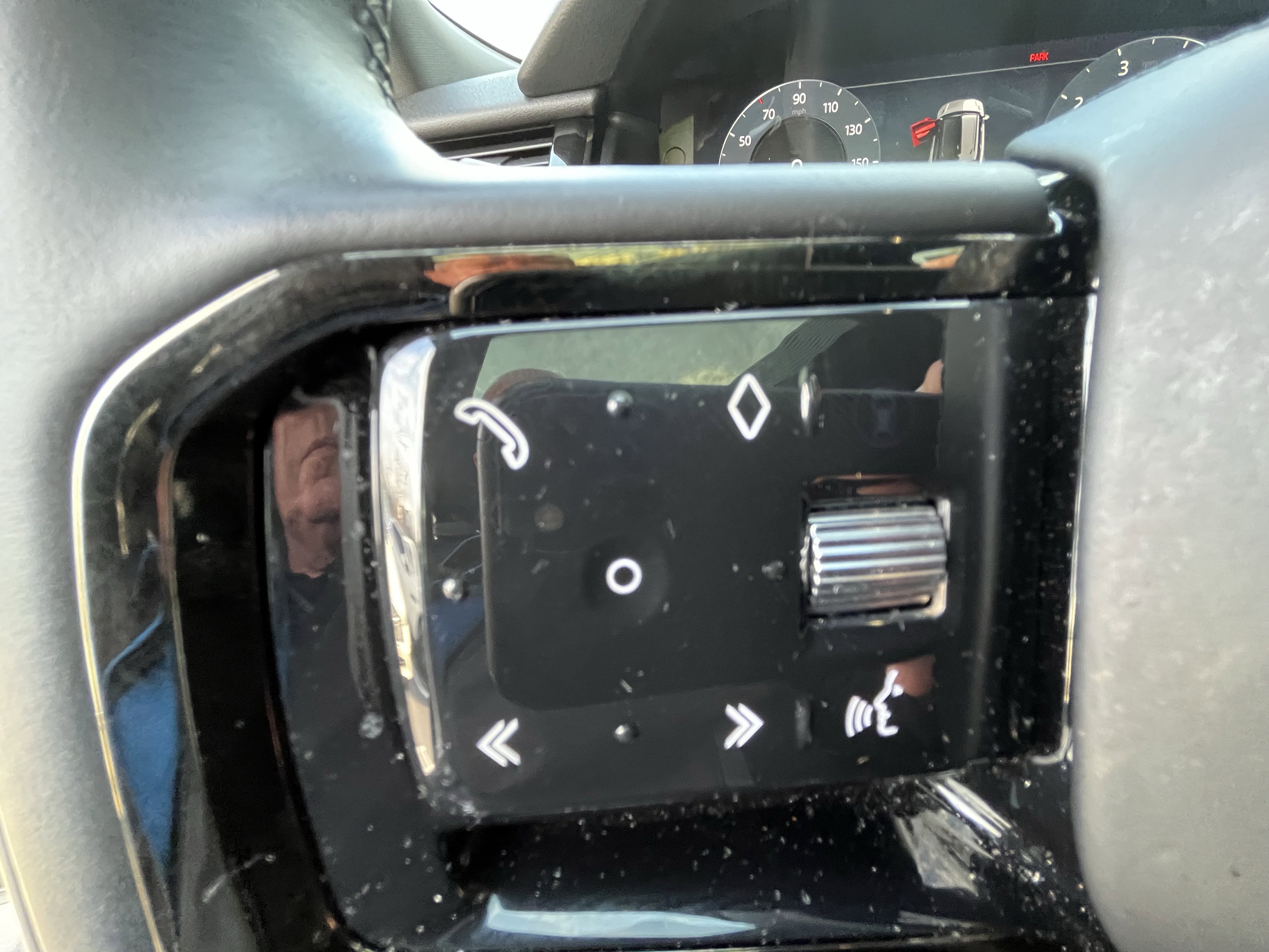 Certified 2024 Land Rover Range Rover Velar Dynamic SE image 19