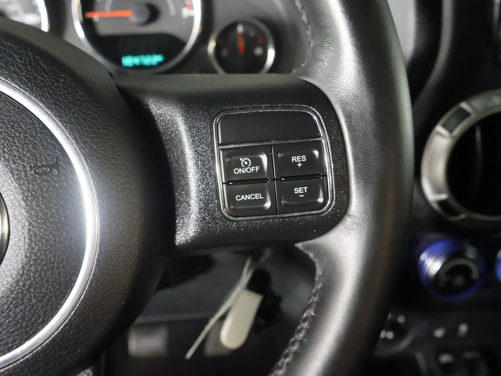 Used 2016 Jeep Wrangler Unlimited Sahara w/ Connectivity Group AWD/4WD image 33