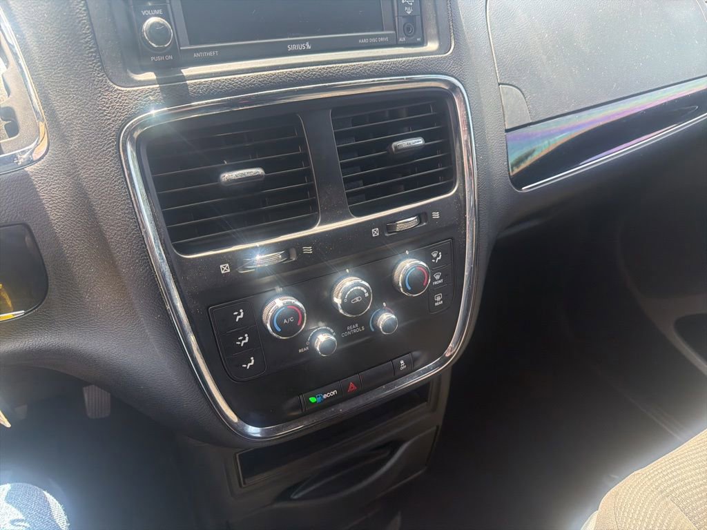 Used 2020 Dodge Grand Caravan SE FWD image 15