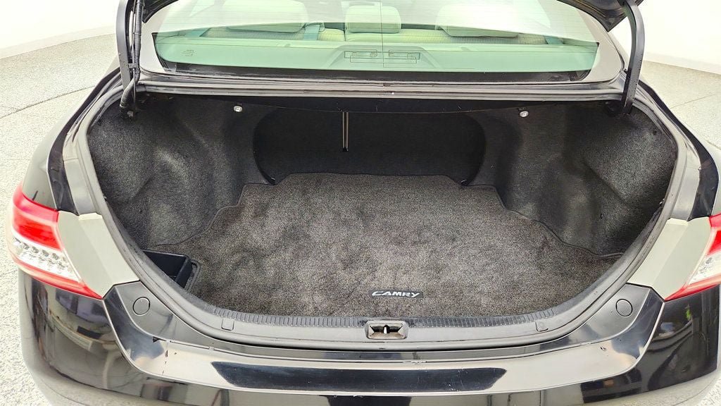Used 2010 Toyota Camry LE FWD image 20