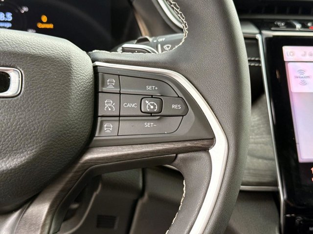 Used 2024 Jeep Grand Cherokee Limited AWD/4WD image 31