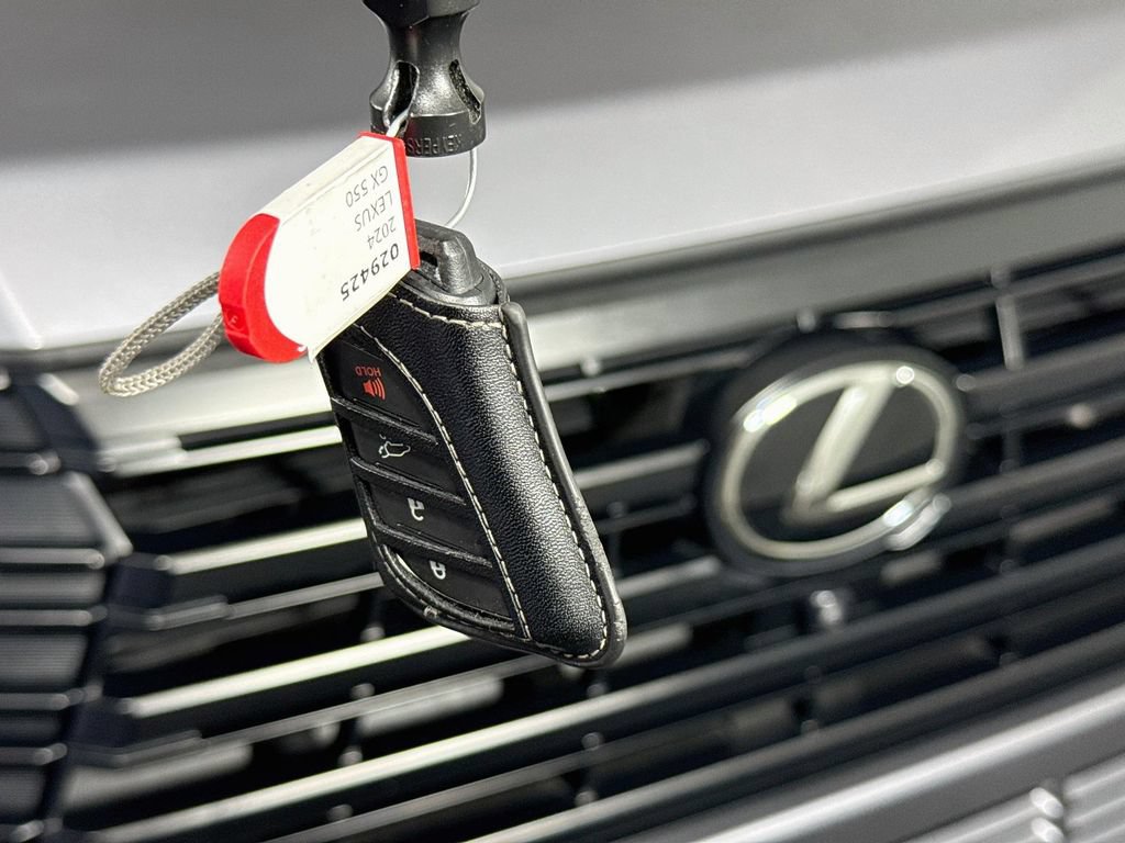 Used 2024 Lexus GX 550 w/ Accessory Package (Z1) AWD/4WD image 45